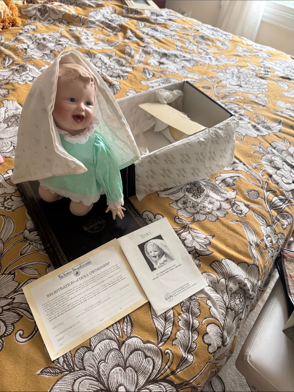 vintage Yolanda Bello’s “Jessica”Baby Doll in Mint Outfit with Orig Box, papers